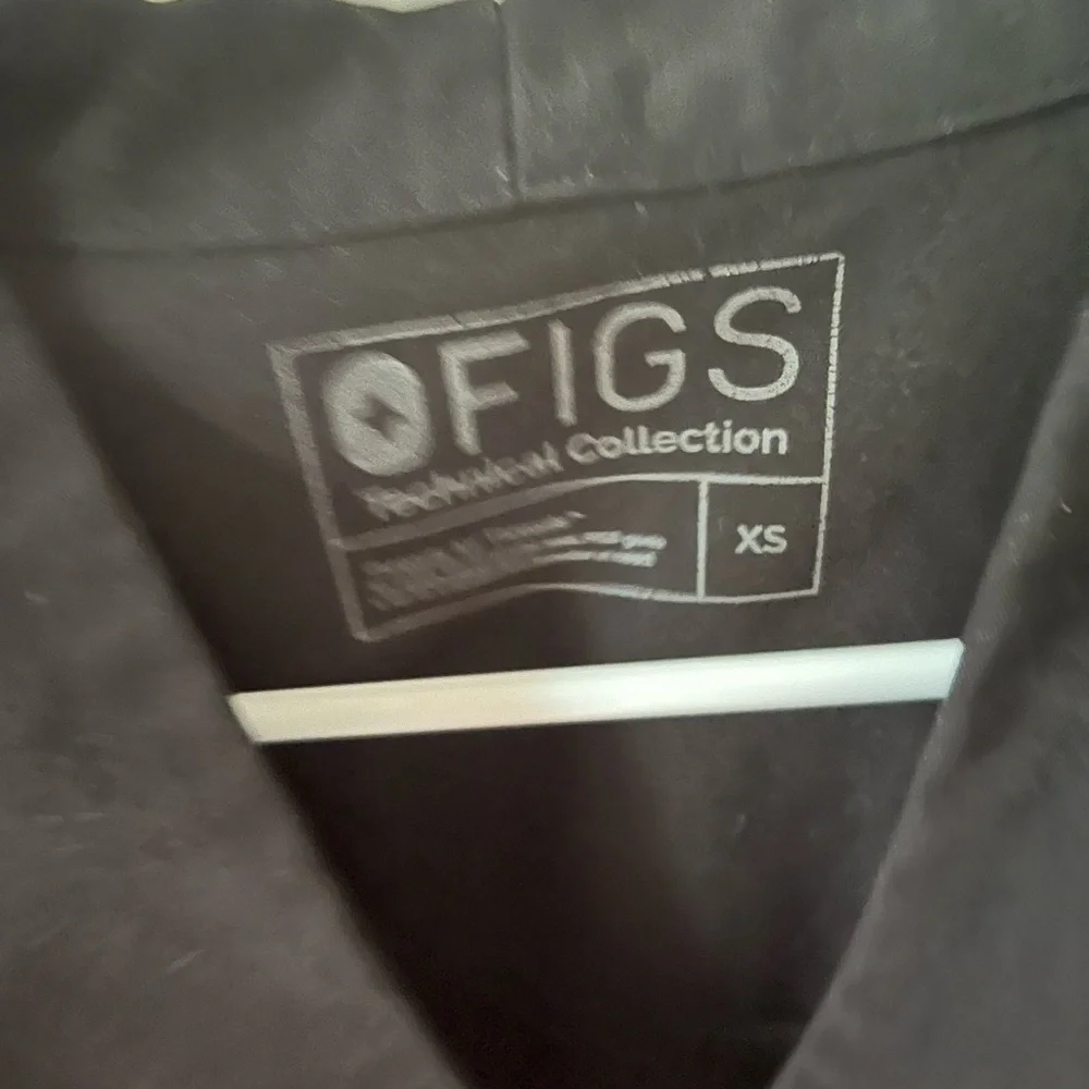 Figs Charcoal V-Neck Scrub Top - Picture 4 of 4